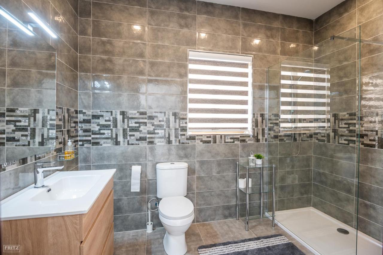 Close To Airport, Double Bedroom, Sofa-Bed, Private Bathroom For Adults And Children Aged 10 And Over Only Gudja 외부 사진
